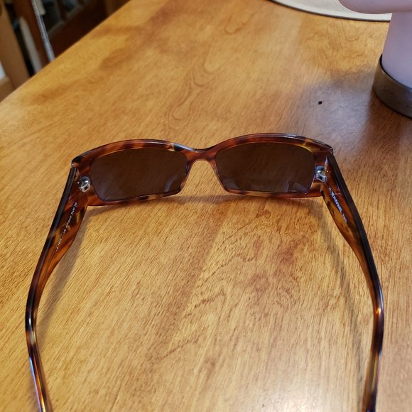 BEAUSOLLEIL Sunglasses with Hard Case - Picture 3 of 5